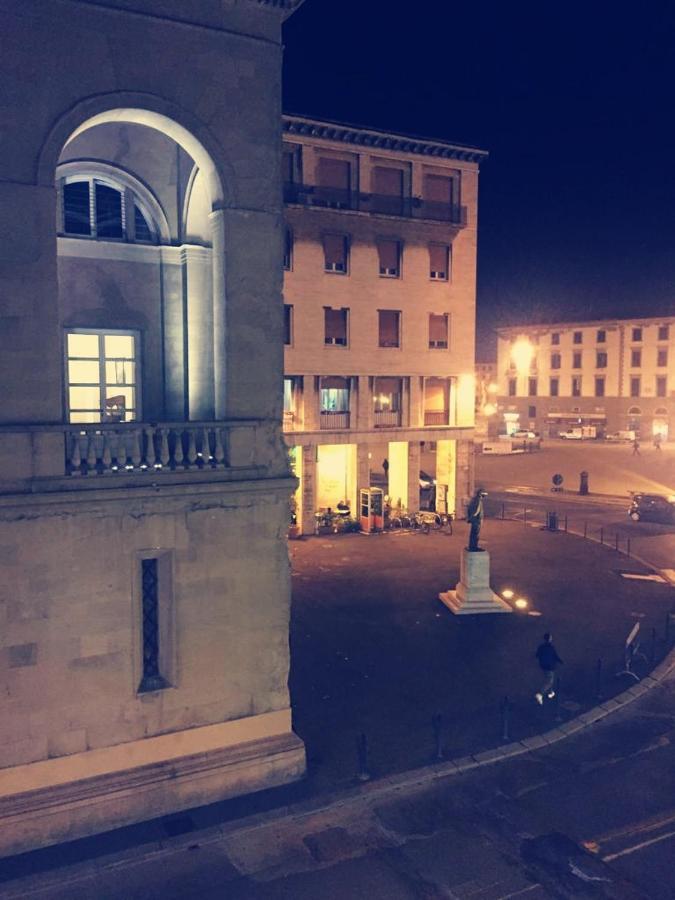 "Dueemme Lodge" , A Pochi Passi Dal Porto Livorno Eksteriør bilde